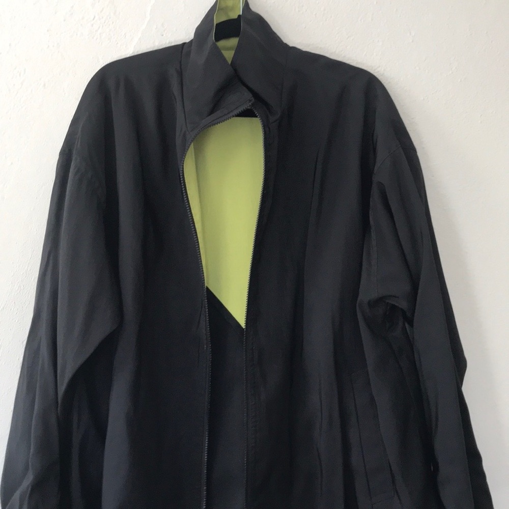 MYCRA PAC Raincoat reversible packable black to black/ limey green w/pac…